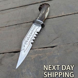 Cuchillo artesanal inspirado en lo sobrenatural – Estilo Bowie, acero J2, mango de asta de ciervo.