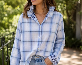 Chemisier bleu recyclé à carreaux avec col à volants Chemise en coton surdimensionnée 2x pour femme Boutons retravaillés aux poignets contrastants Vichy Haut Cottagecore