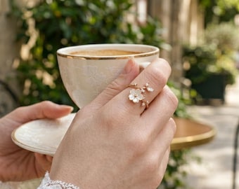 Personalisierte Sakura Geburtsblume Ring 925 Sterling Silber & Perlmutt Einstellbare Blumen Birthstone Schmuck Einzigartiges Geschenk für Mama