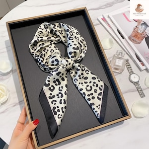 Sciarpa in seta con stampa leopardata - Bandana quadrata per capelli e collo