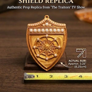 Replika tarczy USA z The Traitors – zawieszka z nadrukiem 3D, wykończenie jedwabiście złotem
