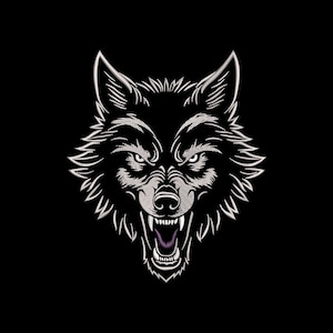 Op de afbeelding: Gedetailleerde illustratie van een wolfskop, wit op zwarte achtergrond. De wolf wordt afgebeeld met een open bek, ontblote tanden en intense ogen, die een felle uitdrukking tonen. Het kunstwerk heeft een gedurfde, grafische stijl.