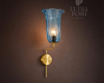 Lámpara de pared estilo italiano de vidrio Stilnovo Modern de los años 50 con acabado azul Sputnik Roly-Poly: aplique de pared antiguo de latón de mediados de siglo.