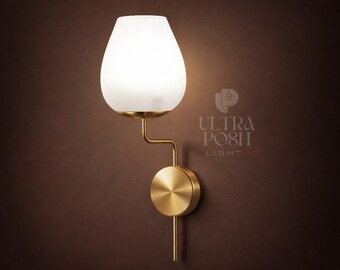 Lámpara de pared estilo italiano Stilnovo Modern Italian de los años 50 con cristal Sputnik blanco Roly-Poly – Aplique de pared antiguo de latón de mediados de siglo.