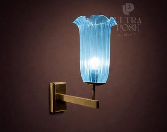 Lámpara de pared estilo italiano Stilnovo Modern Italian de los años 50 con cristal Sputnik azul Roly-Poly – Aplique de pared antiguo de latón de mediados de siglo.