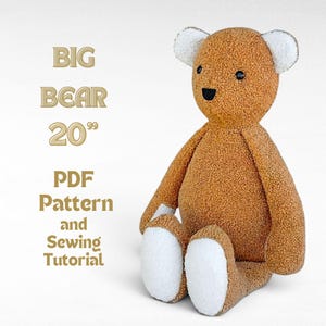 Pode incluir: Um urso de pelúcia castanho, com aproximadamente 51 cm de altura, com detalhes brancos nas orelhas e nos pés. O urso tem olhos pretos de botão e uma pequena boca preta costurada. O texto na imagem diz "BIG BEAR 20" PDF Pattern and Sewing Tutorial."