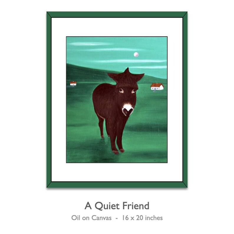 Puede incluir: Un cuadro al &oacute;leo sobre lienzo titulado A Quiet Friend, de 40,64 x 50,8 cm. Representa a un burro marr&oacute;n oscuro en un paisaje verde bajo un cielo azul verdoso con una peque&ntilde;a luna blanca, dos casas lejanas y un marco de color verde oscuro.