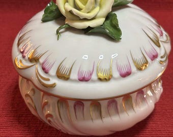 Bombonera vintage de porcelana Herend con tapa rosa – Porcelana húngara de lujo pintada a mano