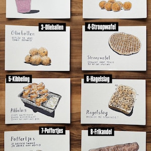 Pode incluir: Oito cartões ilustrados com lanches holandeses. Os cartões apresentam desenhos de 'Ranja', bolas fritas 'Bitterballen', donuts 'Oliebollen', um biscoito 'Stroopwafel', peixe frito 'Kibbeling', granulado de chocolate 'Hagelslag', mini panquecas 'Poffertjes' e uma salsicha 'Frikandel'.