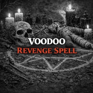 Puede incluir: Imagen en escala de grises con una calavera humana, velas y una muñeca vudú dispuestas sobre una superficie texturizada. Las palabras "VOODOO REVENGE SPELL" se muestran de forma destacada. La escena evoca un tema místico u oculto.