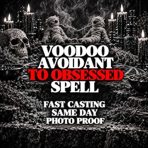 Könnte beinhalten: Zwei mit Garn umwickelte Puppen, die durch eine Schnur verbunden sind, ein menschlicher Schädel und schwarze Kerzen. Text: VOODOO AVOIDANT TO OBSESSED SPELL, FAST CASTING SAME DAY PHOTO PROOF. Die Szene ist dunkel, strukturiert und enthält rituelle Gegenstände.