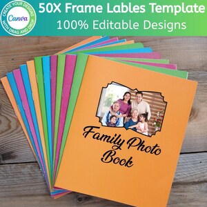 Op de afbeelding: Een stapel kleurrijke fotoboek sjablonen met de tekst "Family Photo Book" op de omslag. De omslag is oranje en toont een familiefoto in een decoratief kader. De tekst "50X Frame Labels Template" en "100% Editable Designs" is ook zichtbaar.