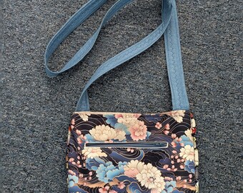 Compact shoulder/handbag