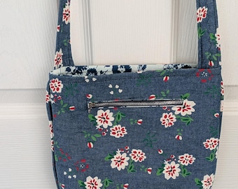 A compact cotton hand/shoulder bag