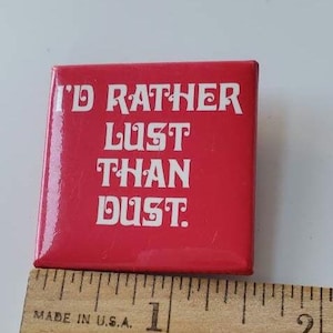 Lieber Lust als Staub Button, lustige Humor Button, lustige Geschenkidee, Haushalt,