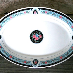 Vintage blauwe en zwarte ovale bloemenschaal, ongebruikelijke Tienshan ovale 14&quot; schaal, unieke blauwzwarte gouden rand, roze cottage-rozen