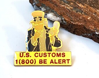Pin de solapa metálico vintage del Tío Sam, Aduanas de EE. UU. (800), "Be Alert", Aeropuertos de EE. UU.