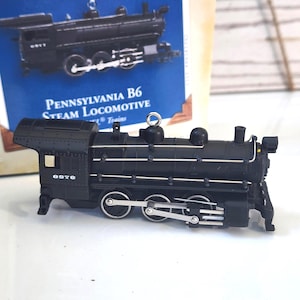 Zabytkowa ozdoba Hallmark przedstawiająca lokomotywę Lionel Train, parowóz Pensylwania B6, ozdoba silnika pociągu Lionel Train, dziesiąta seria pociągów, rdzeń