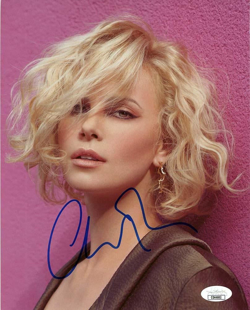 シャーリーズ・セロン プリントサイン入り 事務所公式ポートレート Charlize Theron Signed - Etsy