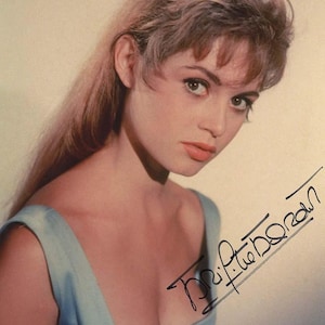 Gesigneerde foto Brigitte Bardot | 8 x 10 | Gecertificeerd door JSA afbeelding 1