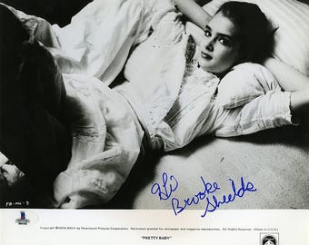 Foto vintage autografata di Brooke Shields da giovanissima / 8x10 / Certificata da BAS