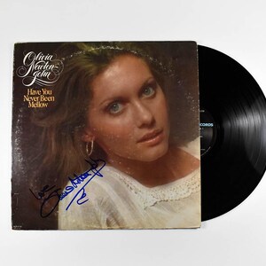 Olivia Newton-John signerad skiva LP | Certifierad av JSA