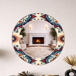 Espejos modernos con marcos de cristal en varios tamaños y formas.