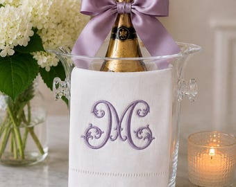 Gepersonaliseerde handdoek voor de gastvrouw met monogram, geborduurde gastenhanddoek met initialen, gastgeschenk voor een housewarming, cadeau voor een wijnliefhebber