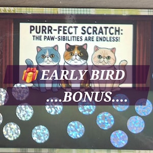 Può includere: Immagine promozionale con il testo "PURR-FECT SCRATCH: THE PAW-SIBILITIES ARE ENDLESS!" con tre gatti dei cartoni animati. L'immagine include anche il testo "EARLY BIRD ....BONUS...." e cerchi glitterati decorativi.