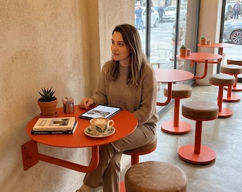 Banqueta de Café Boutique, Assento Estético para Cafeteria, Mobiliário Minimalista Redondo para Bistrô, Banqueta Moderna para Ambientes Elegantes
