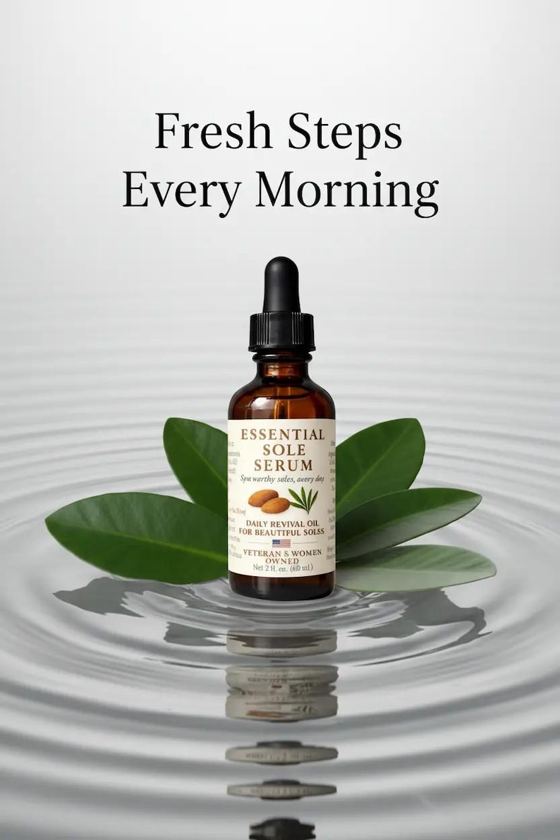 Puede incluir: Una botella de vidrio marr&oacute;n de Essential Sole Serum con un cuentagotas negro, rodeada de hojas verdes, sobre un fondo de ondas de agua. La etiqueta dice "Fresh Steps Every Morning". La botella contiene 60 ml.