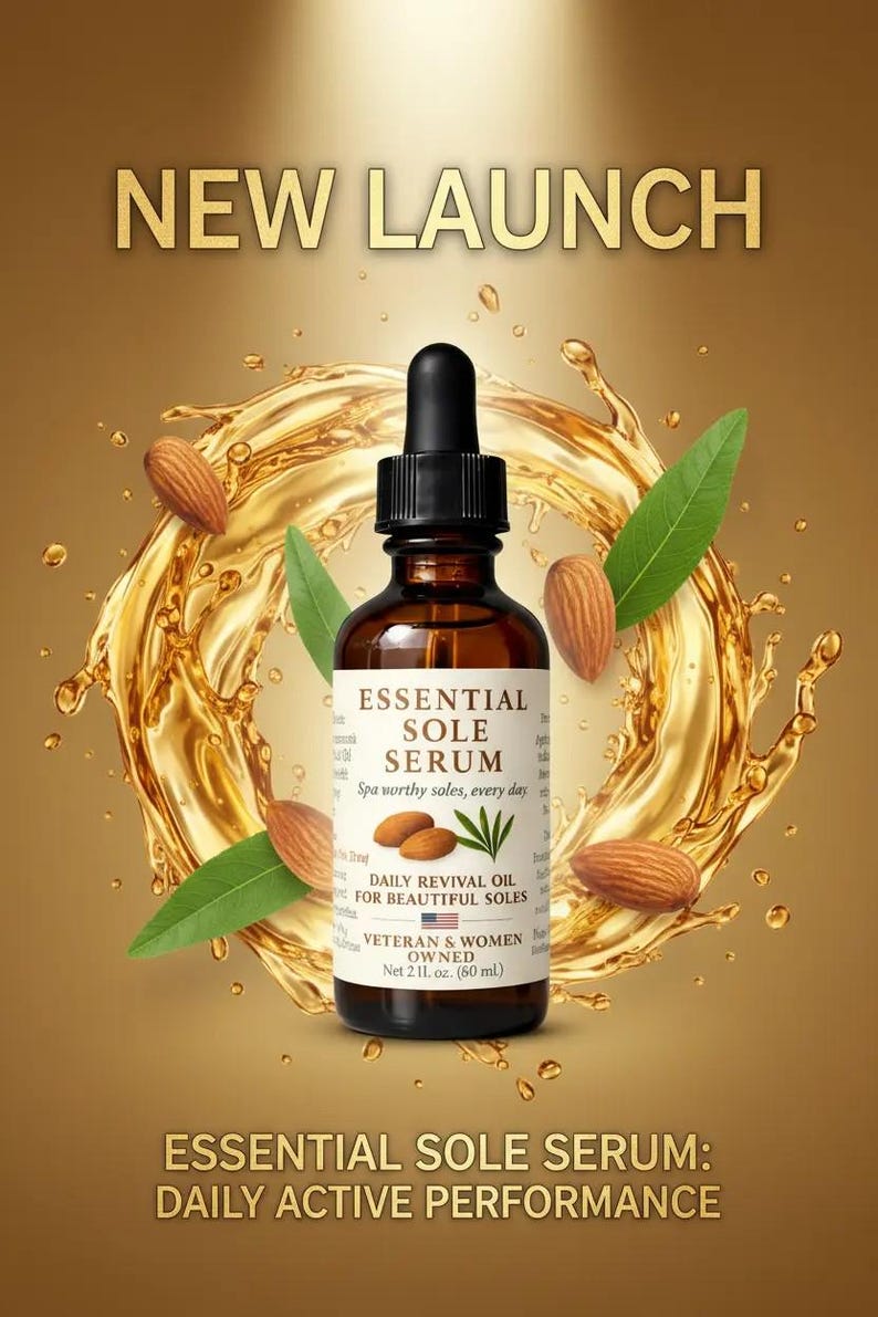 Puede incluir: Una botella de vidrio marr&oacute;n de Essential Sole Serum con un cuentagotas negro, rodeada de almendras y hojas verdes. La etiqueta dice "Daily Revival Oil for Beautiful Soles". El fondo presenta un chapoteo de aceite dorado.