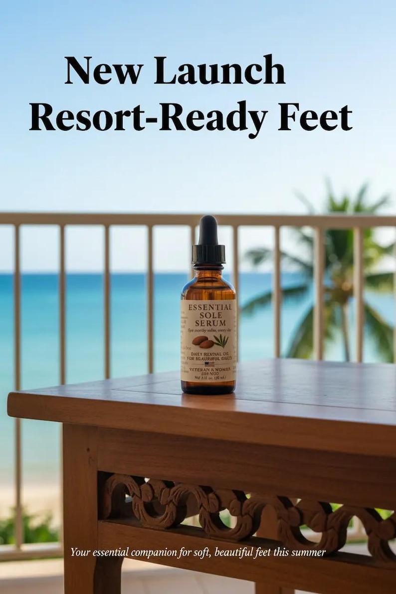 Puede incluir: Una botella de vidrio &aacute;mbar de Essential Sole Serum con un cuentagotas, colocada sobre una mesa de madera con un fondo de playa. La etiqueta presenta texto e ilustraciones. La imagen incluye el texto "New Launch Resort-Ready Feet".