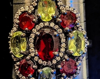Multi Stein Granat, Peridot und CZ Sterling und Rhodium Cocktail Ring.  Größe 8