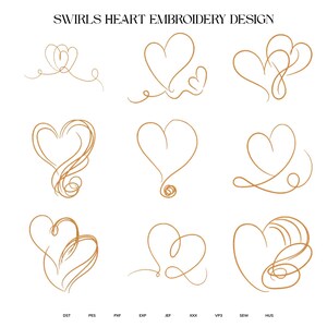 Könnte beinhalten: Neun goldfarbene Wirbelherz-Stickmuster auf weißem Hintergrund. Die Designs variieren im Stil, einige zeigen einzelne Herzen und andere mehrere Herzen. Der Text oben lautet "SWIRLS HEART EMBROIDERY DESIGN".