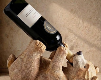 クマのワインボトルホルダー、素朴な木製動物ワインラック、キャビンバーの装飾