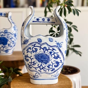 Vintage Blue White Chinoiserie Ceramic Vase with Handle | Grandmillennial Decor