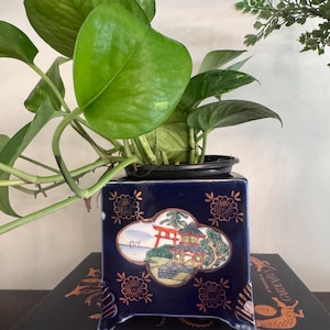 Vintage Imari Style Hand Painted Cobalt Blue Cachepot Porcelain Planter - Chinoiserie Decor