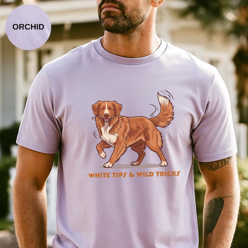 Nova Scotia Duck Tolling Retriever Shirt | White Tips & Wild Tricks Dog Illustration afbeelding 4