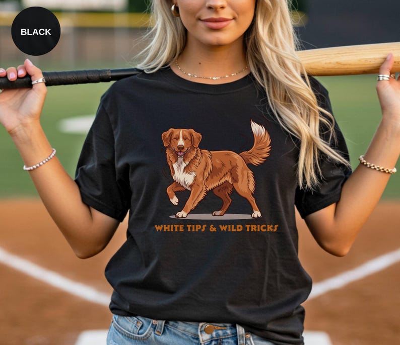 Nova Scotia Duck Tolling Retriever Shirt | White Tips & Wild Tricks Dog Illustration afbeelding 3