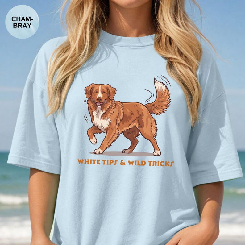 Nova Scotia Duck Tolling Retriever Shirt | White Tips & Wild Tricks Dog Illustration afbeelding 9