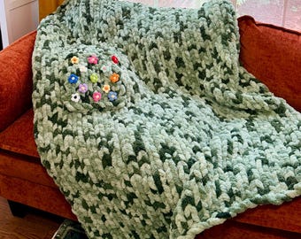 Moss Green, Chunky Knit Blanket with Pocket, Handmade Cozy Throw Blanket, Woodland Chenille Blanket, Gift for Her, Movie Night Blanket