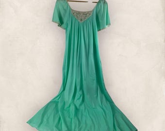 VTG New Maidenform DreamWear Nylon Green Nightgown Full Length Lace Size Petite