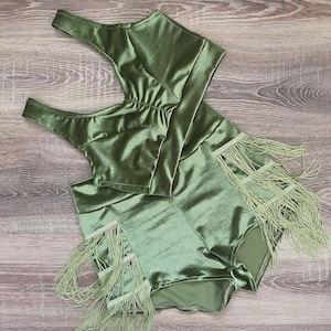 Pantalones cortos de terciopelo con flecos para festival de circo y top corto de cintura alta