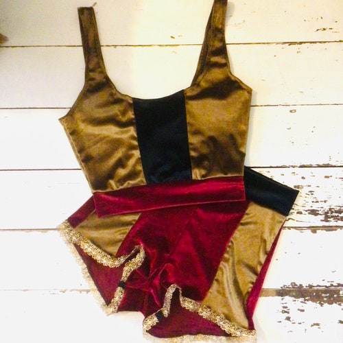 Velvet shorts and bralette set vintage circus