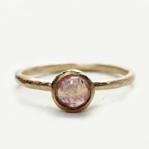 Frosty pink rose cut sapphire ring. 18k. James.
