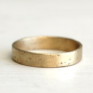 A simple wedding band. 18k. Big Lulu image 2