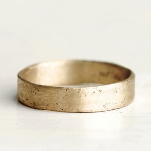 Mens rustic wedding band. 18k. Lou