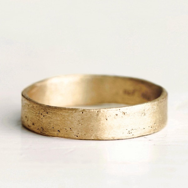 Mens rustic wedding band. 18k. Lou
