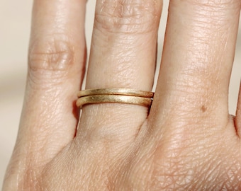 Rustic gold ring. 18k. Simple love. Bean